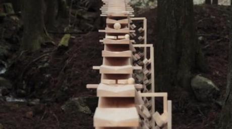 fantastischer Werbespot für Holz-Handy