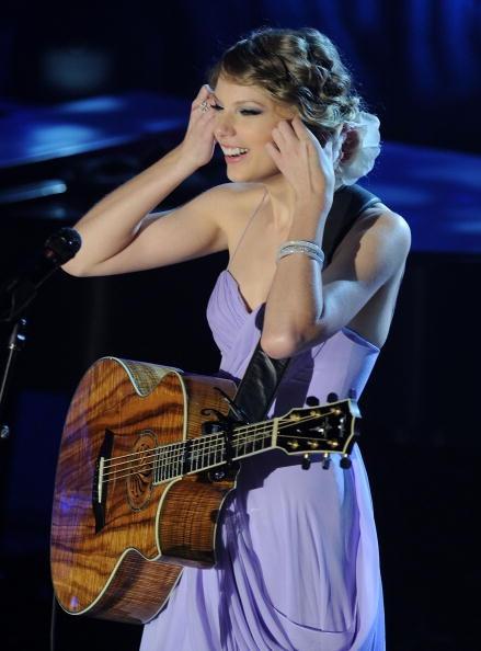 NEW YORK - JUNE 17: Singer/songwriter Taylor Swift performs at the 41st annual Songwriters Hall of Fame at The New York Marriott Marquis on June 17, 2010 in New York City. (Photo by Stephen Lovekin/Getty Images)