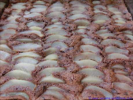 Schoko-Birnen-Kuchen mit Schmand-Sahne
