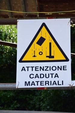 01_Baustelle-Baustellenschild-Warnschild-Italien
