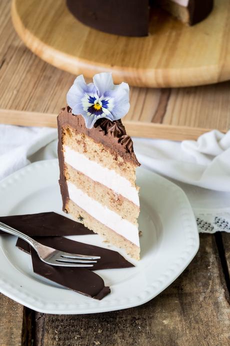 Maroni Torte mit Erdbeerfüllung und Zartbitterganache / Chestnut Pumpkin Seeds Cake with Strawberry Cream and Ganache