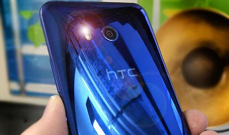 Blaues HTC U11