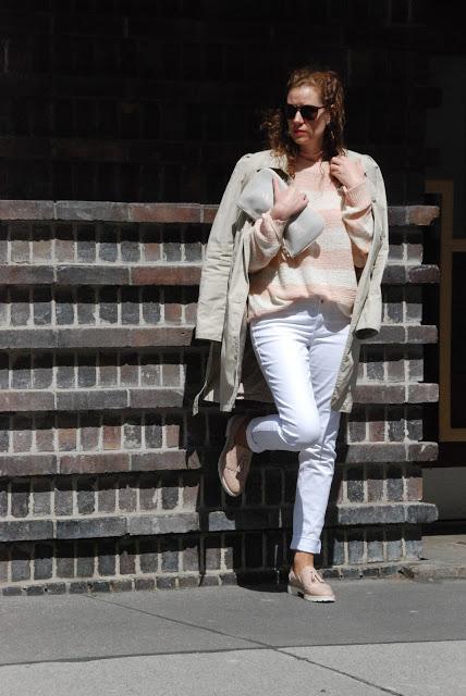 {OOTD} White Stripes and Nude