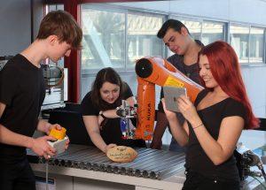 Roboter verziert Backwerk nach Wunsch