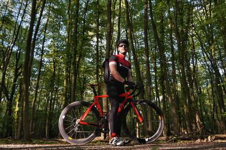 …Claytec-Mann Ricardo mit seinem edlen Renn-Bike, Marke Giant.