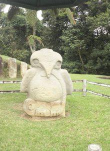 Steinskulptur im Archäologischen Park von San Agustin