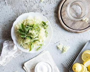 Holunderblüten Sirup mit Zitrone | Elderflower Syrup with Lemons