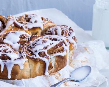 Cinnamon Almond Rolls { Zimt & Mandel Hefeschnecken }