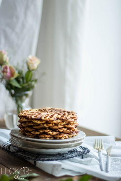 Waffeln leckerundco, lecker co, lecker & co, lecker, leckerundco.de, foodblog, nürnberg, foodfotografie, mittelfranken, tina kollmann, foodpics, kochen, backen, fotografie, rezept, frühstück, dessert, picknick, sommer, nachtisch, süß, süßspeise, einfach, schnell, selbstgemacht, waffel, fluffig, weich, lecker