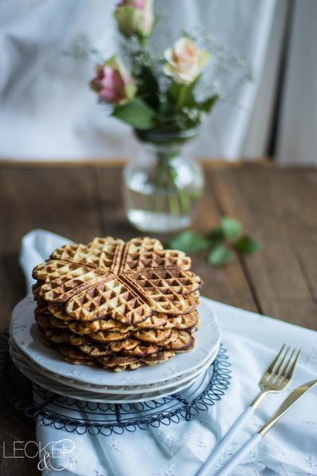 Waffeln leckerundco, lecker co, lecker & co, lecker, leckerundco.de, foodblog, nürnberg, foodfotografie, mittelfranken, tina kollmann, foodpics, kochen, backen, fotografie, rezept, frühstück, dessert, picknick, sommer, nachtisch, süß, süßspeise, einfach, schnell, selbstgemacht, waffel, fluffig, weich, lecker