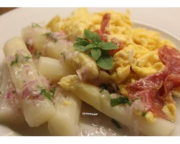 Spargel mit Rührei und Basilikum-Vinaigrette