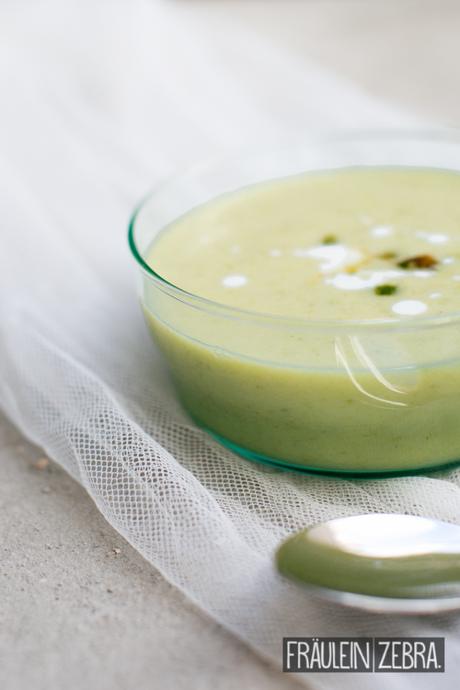 Spargel-Buttermilch-Suppe