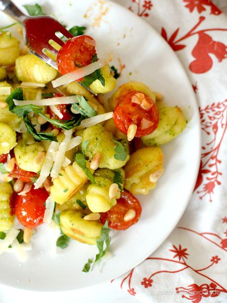 Gnocchi-Salat mit Pesto