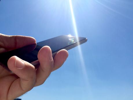 Smarthone-Schutz vor Sonne