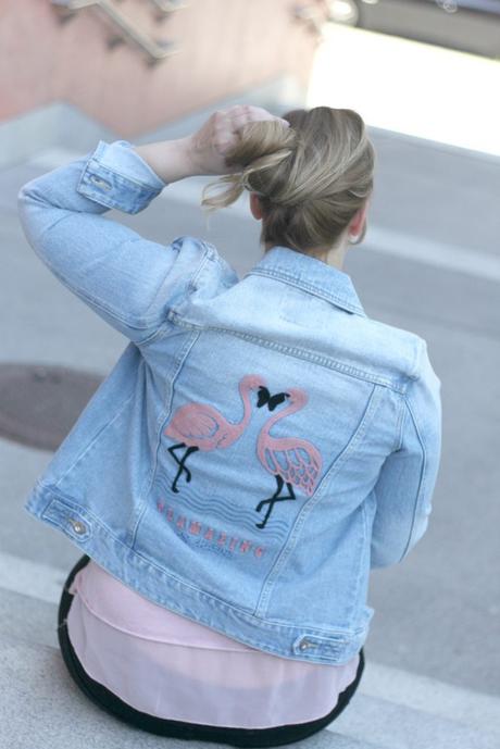 {Outfit} Flamingo Jeansjacke & Fransen Loafers