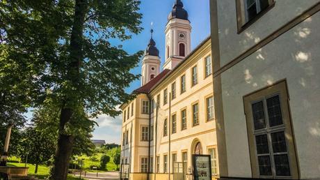 Wandertrilogie Allgäu – Das Kloster Irsee – Porta patet, die Tür steht offen!