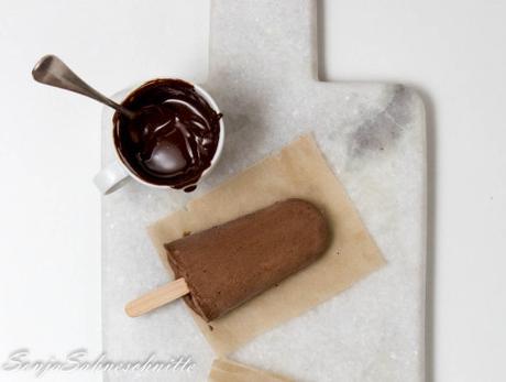 It’s like heaven on a stick: creamy chocolate ice cream pops – cremiges Schokoladeneis am Stiel