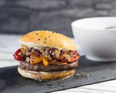 Mexikanischer Burger mit gegrillter Ananas-Salsa