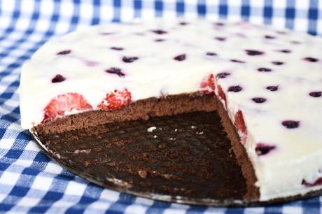 [Rezept] Jogurt-Panna-Cotta Torte mit Erdbeeren