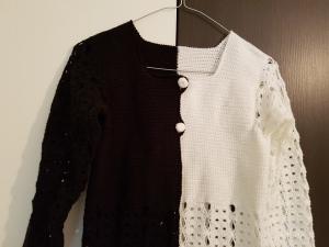 Häkeljacke in Schwarz-Weiss – Crocheted Chasuble in Black and White