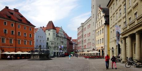 nach Prag: Sonne und Regensburg