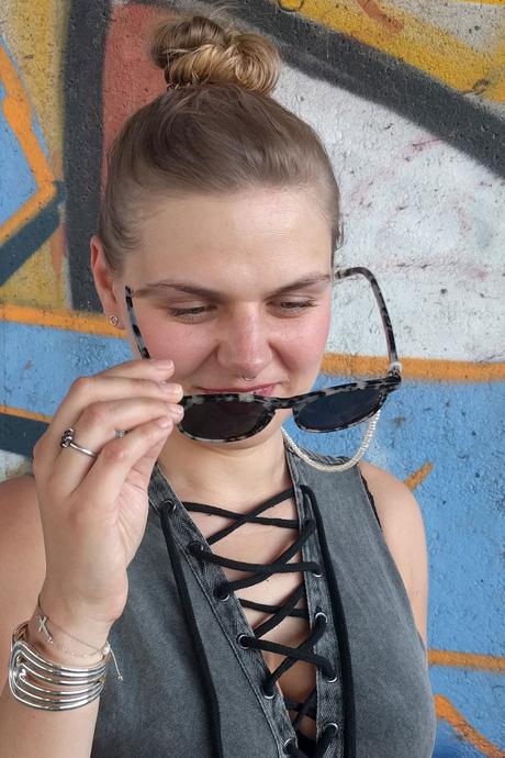 #ootd Schlauchkleid von Zara, optische Sonnenbrille von My Spexx und diy Accessoires