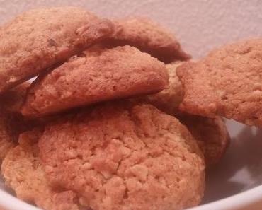 Haferflocken-Cookies mit Nüssen und Orange