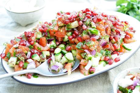 Persischer Gurken-Tomatensalat mit Granatapfel