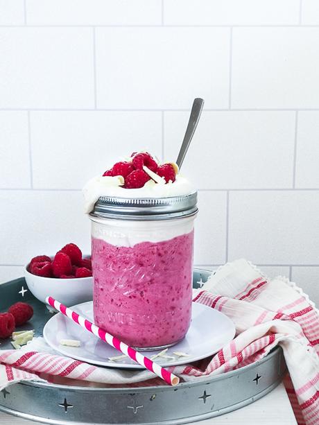 veganer Raspberry frozen Joghurt Shake