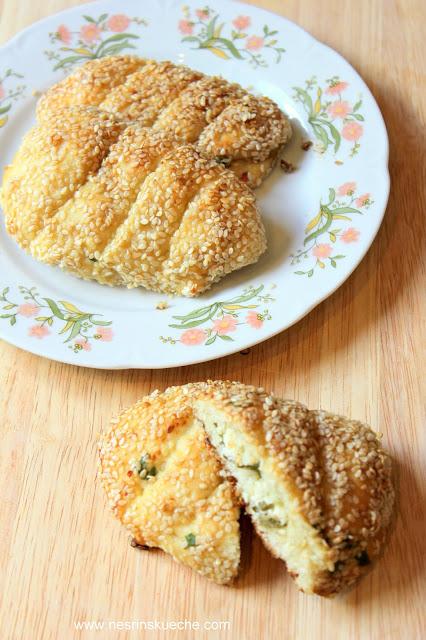 Simit Poğaça oder Sesam-Teigtaschen