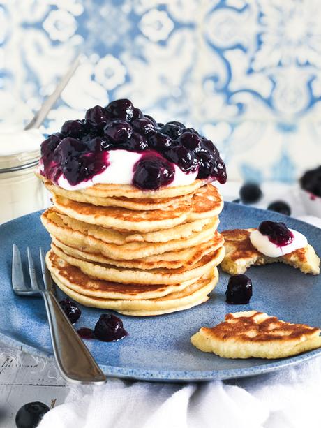 Blaubeer Pancakes mit Joghurt
