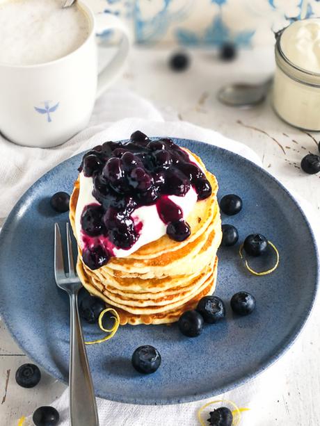 Blaubeer Pancakes mit Joghurt