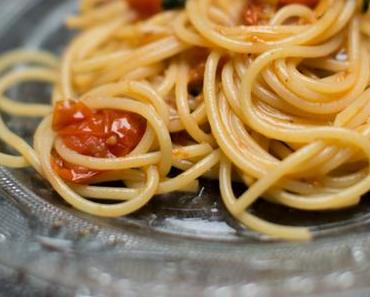 Spaghetti mit geschmolzenen Tomaten
