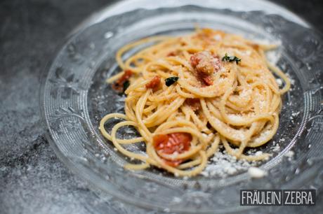 Spaghetti mit geschmolzenen Tomaten