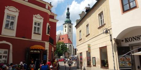 nach Prag: durchs tiefe Mittelalter hindurch