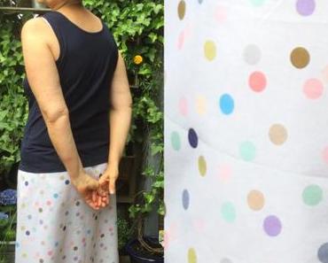 Bunte Tupfen für den Sommer – oder – Ein Rock voller Punkte