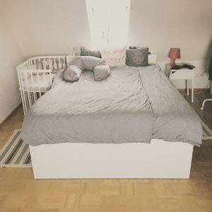 Schlafzimmer mit Babybay Maxi