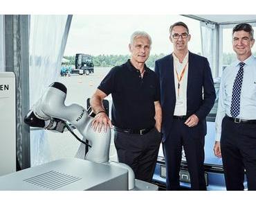 Volkswagen und KUKA starten Kooperation: Robotergestützte Innovationen für Fahrzeuge der Zukunft als Ziel