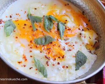 Örgü Peynirli Yumurta / Gebratene Eier mit türkischer Zopfkäse