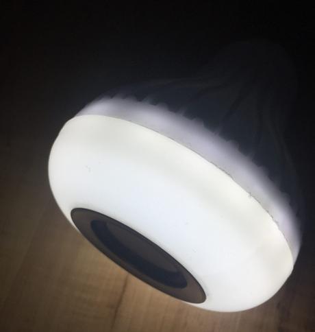 Bluetooth Lampe mit Lautsprecher für ein paar Euro – 需要世界？