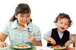 Kinder beim Essen