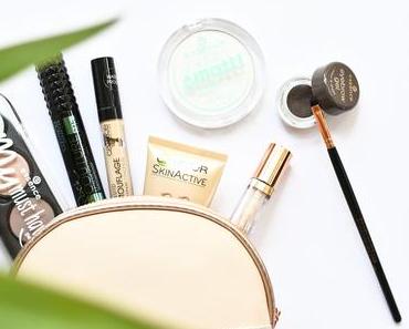 WHAT'S IN MY HOLIDAY MAKEUP BAG