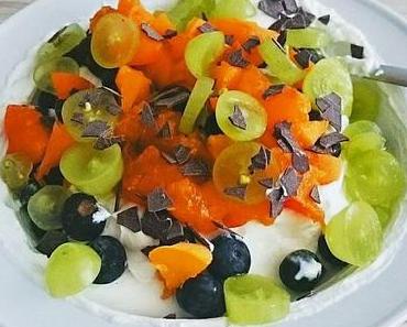 Fruchtiges Low Carb Frühstück mit Quark und Heidelbeeren