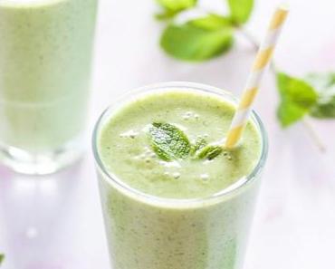 Veganer grüner Mango Smoothie mit Minze