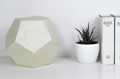 Geometrie & Holz: Eine DIY Lampe aus Furnierpapier (+Vorlage)