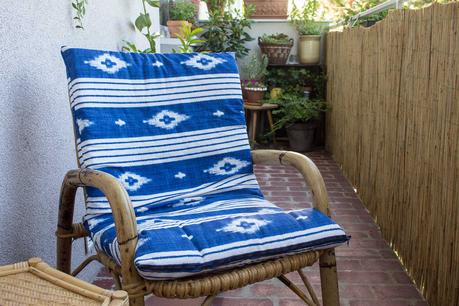DIY Sitzauflage für Balkonsessel | Sitzkissen für Garten & Balkon selber nähen | DIY Idee und Upcycling Projekt für Terrasse