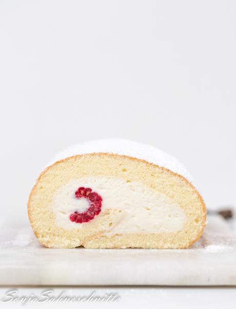raspberry cheesecake rolle –Himbeer-Cheesecake-Biskuitrolle