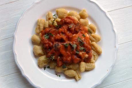 Kichererbsen-Gnocchetti mit Auberginen-Tomaten-Sauce