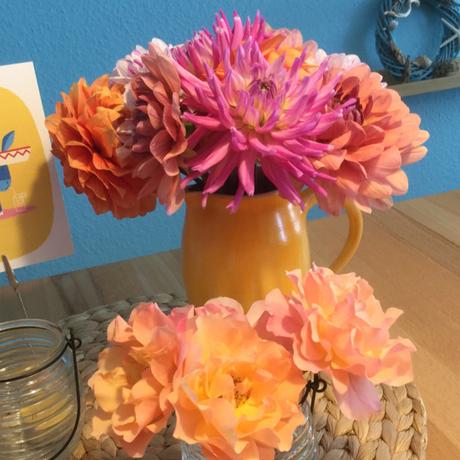 Friday-Flowerday – oder – Frisch aus dem Garten: Dahlien und Rosen