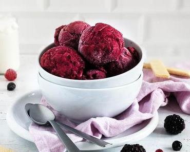 Ein Rezept für super schnelle Berry Yogurt Icecream